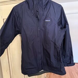 Patagonia navy blue lightweight jacket